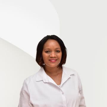 Portrait photo of Leeanne Roderick