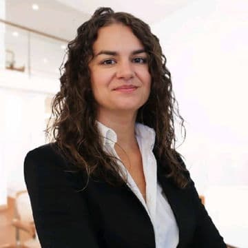 Portrait photo of Ashley Rolando