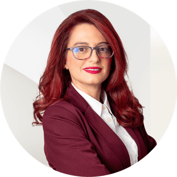 Portrait photo of Eleni Tziava