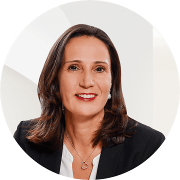 Portrait photo of Stefanie Hollerbaum