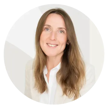 Portrait photo of Janet Sinica