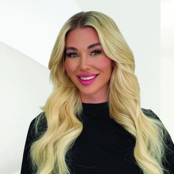 Portrait photo of Celine Venhofen