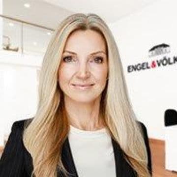 Portrait photo of Yvonne Strecker