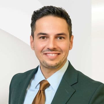 Portrait photo of Dimitrios Tzapos