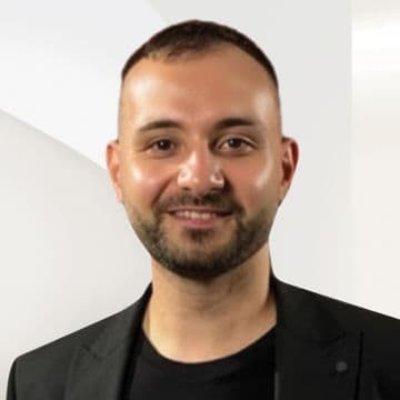 Portrait photo of Emrah Özkan