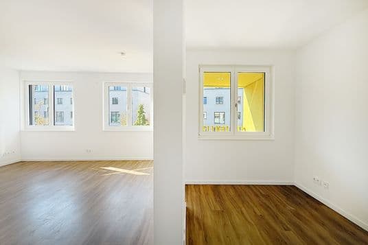 Wohnzimmer einer Wohnung im Regatta 52 Nord in Grünau