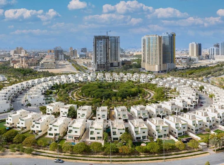 Picture of the villas in a circle around the park in the centre of Jumeirah Village Circle (JVC)