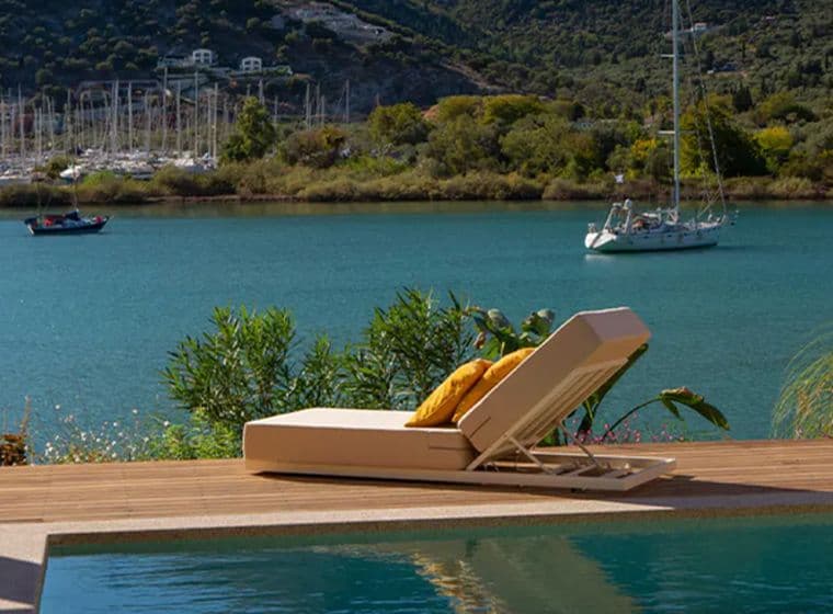 Ξαπλώστρα με θέα θάλασσα