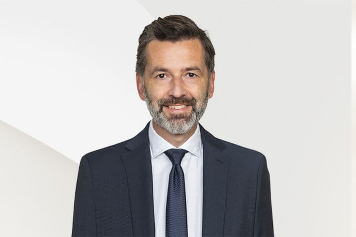 Porträt von Sven Schäfer, Engel & Völkers Konstanz – Experte für Anlageimmobilien und Kapitalanlagen in der Bodenseeregion