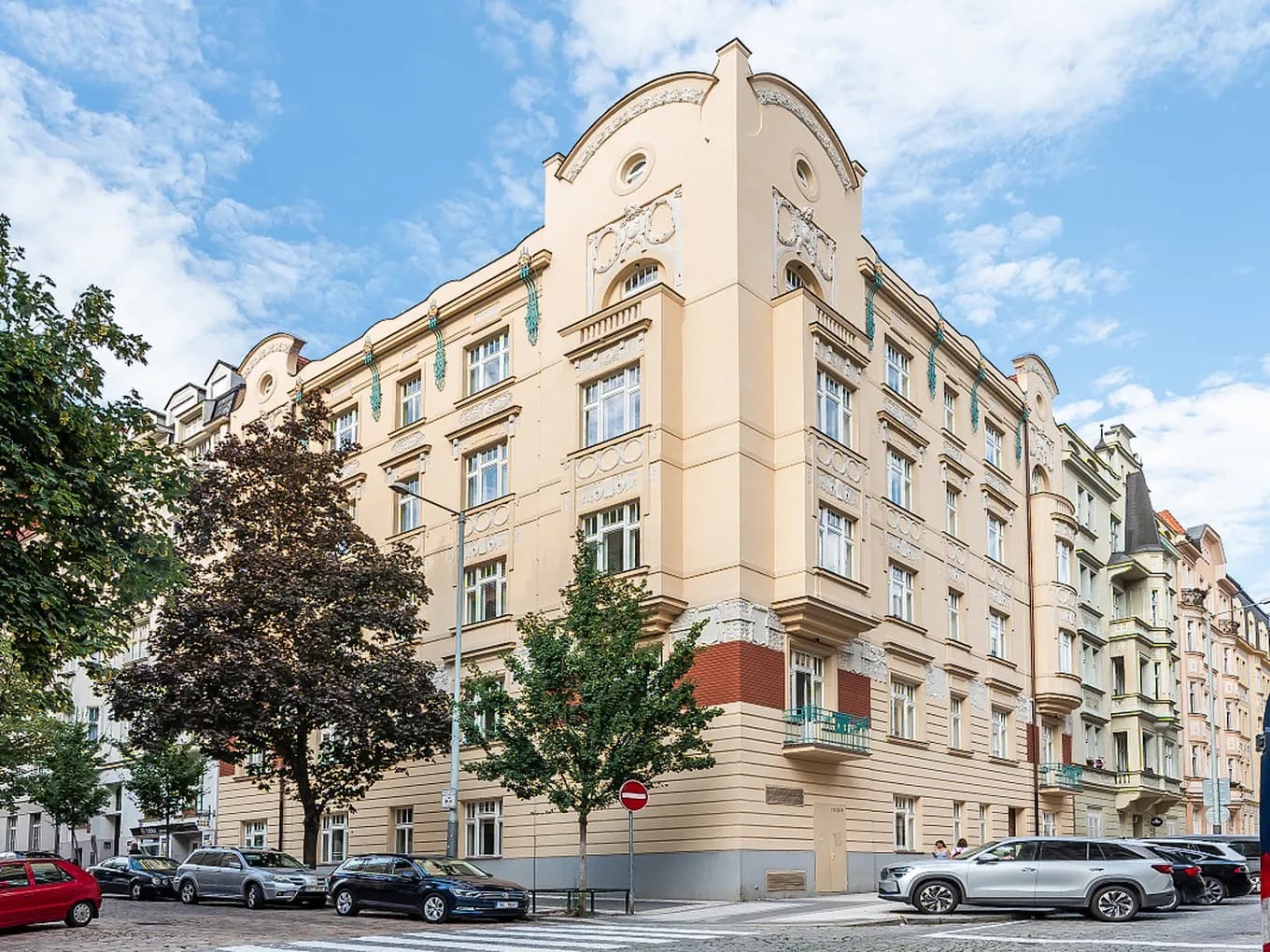 Historic corner building of Residence Polská with an ornate light-coloured façade in Prague’s Vinohrady district.