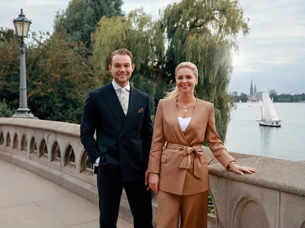 Real estate consultants from Engel & Völkers advising property owners on the Alster in Hamburg