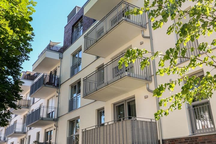 Fassade eines modernen Wohngebäudes im Stadtzentrum