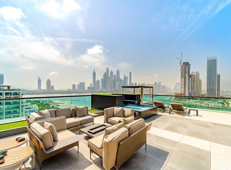 Penthouse terrace overlooking Dubai Marina