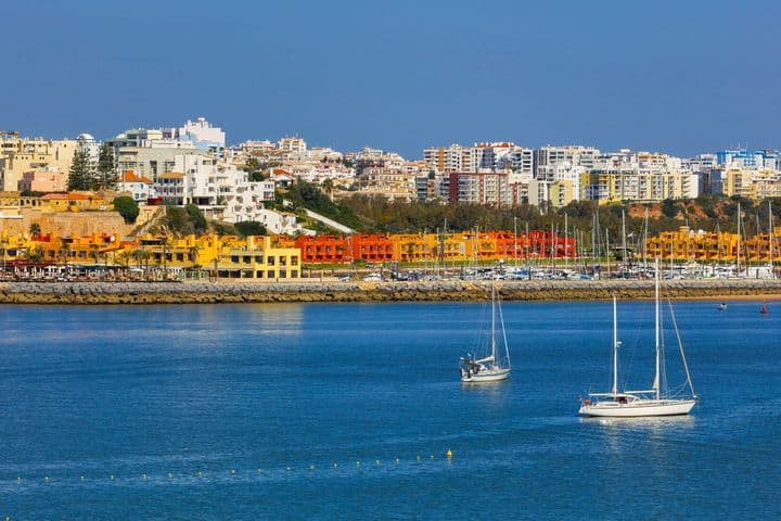 O_mar_que_nos_move_como_a_vida_costeira_de_Portimao_influencia_o_estilo_de_vida_loca