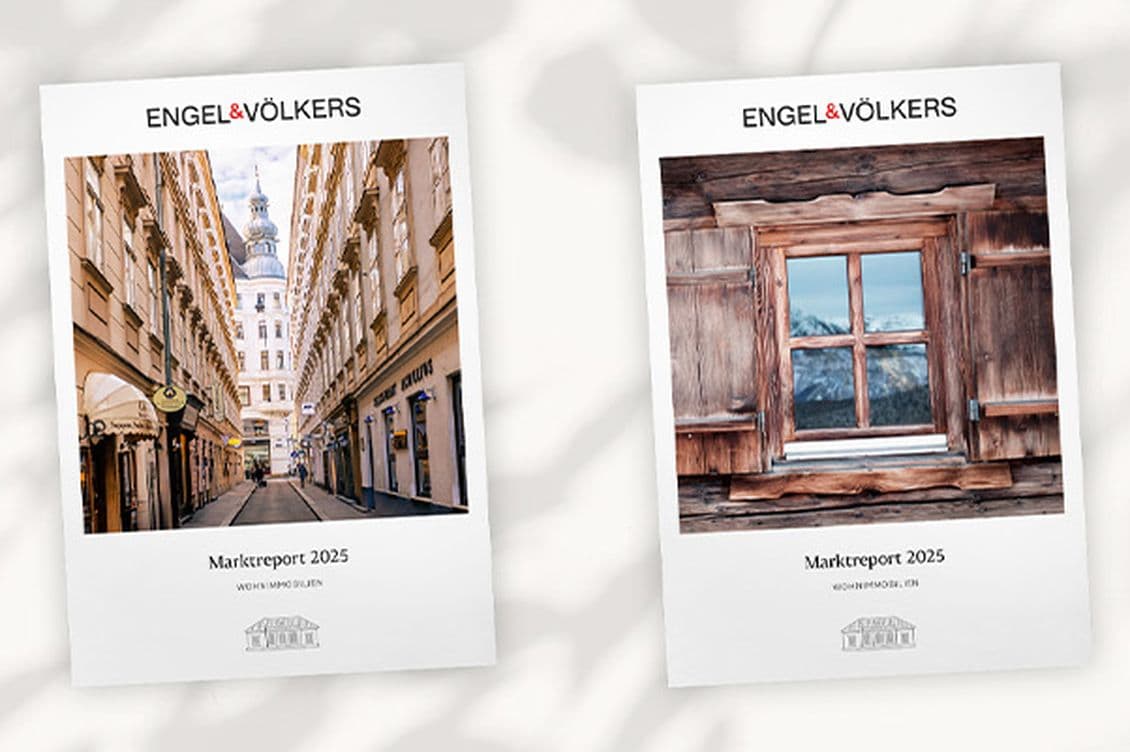 Zwei Coverbilder der Engel & Völkers Marktberichte 2025: links Wien mit Altstadtgasse, rechts Tirol mit Holzfensterblick auf die Berge