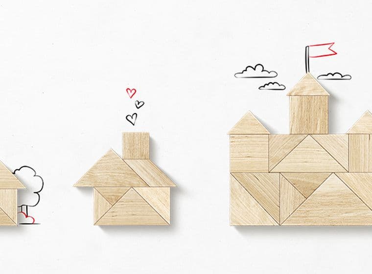 Papphäuser in verschiedenen Größen, die Vielfalt der Immobiliensegmente symbolisierend