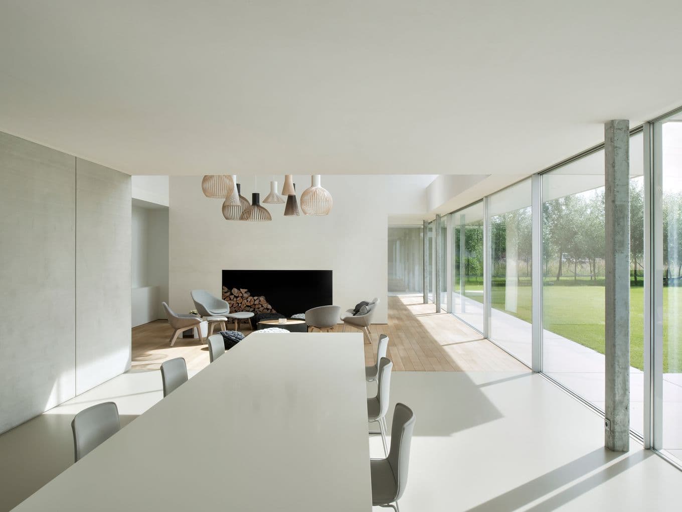 An exclusive luxury property in north-east Hamburg serves as an example of the premium marketing of villas and estates in the Alster Valley and the Walddörfer.