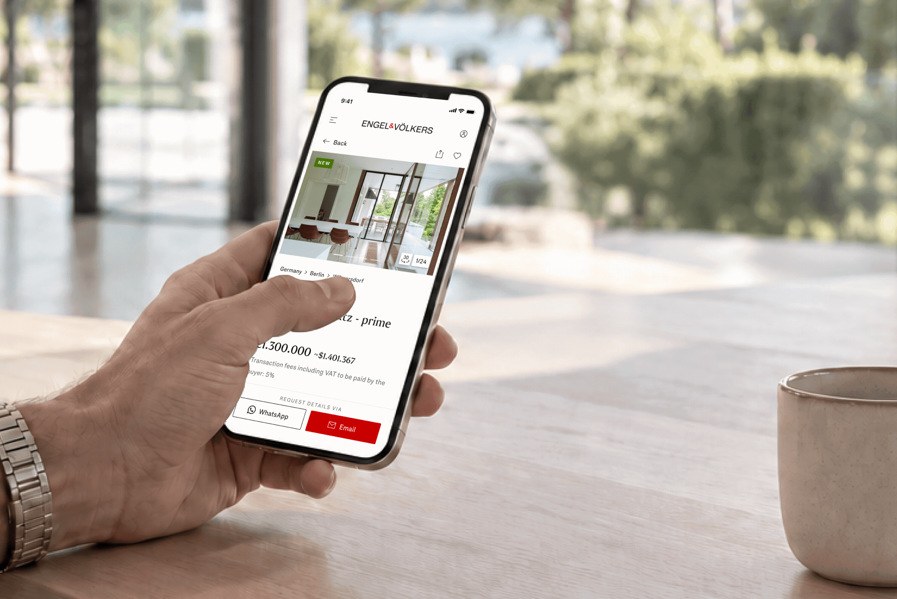 Image of a mobile screen with popping notification