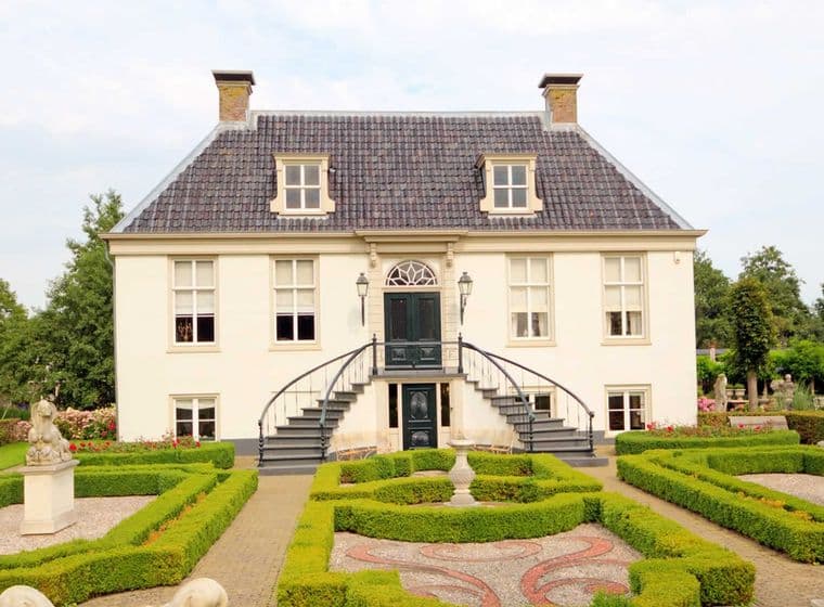 Cual es la diferencia entre villas, chalets y mansiones