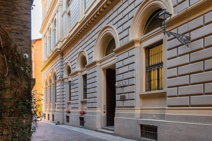 partnership con international business school per expat a Bologna