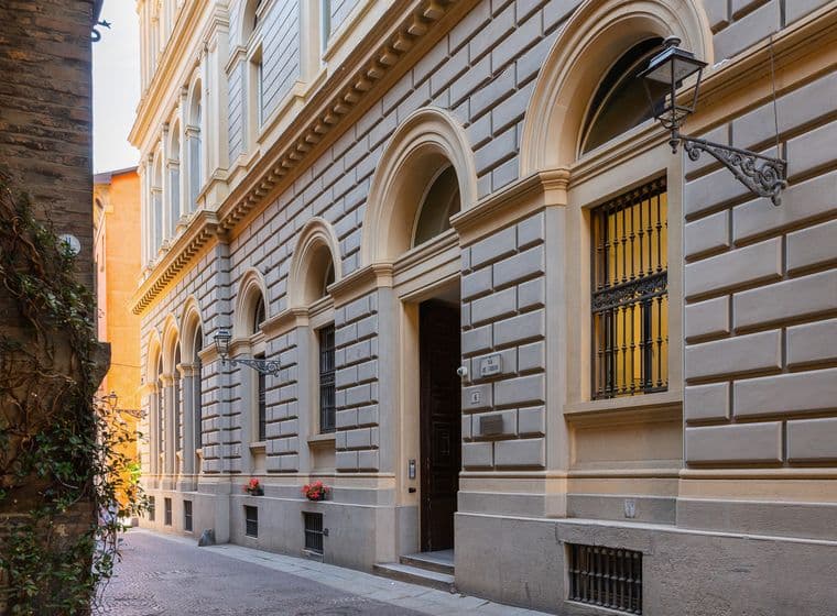 partnership con international business school per expat a Bologna
