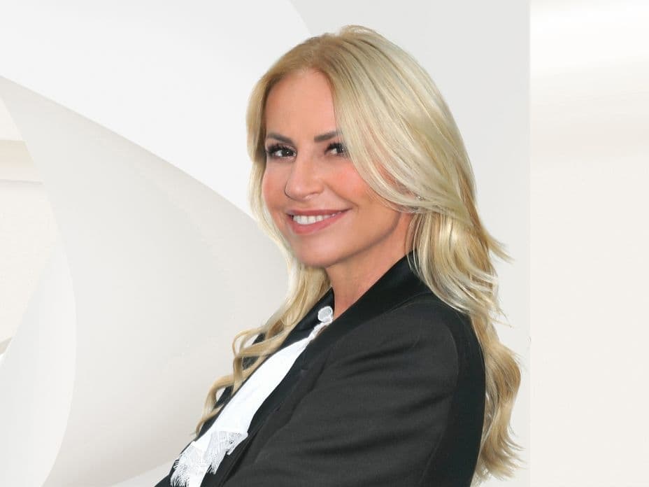 Porträt von Yasemin Baysal, Managing Partner und LiPa bei Engel & Völkers Comer See