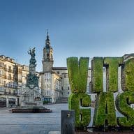 Vista de las letras de Vitoria - Virgen Blanca
