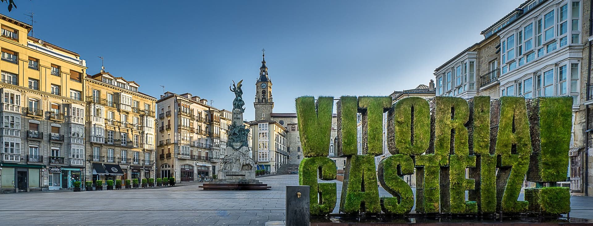 Vista de las letras de Vitoria - Virgen Blanca