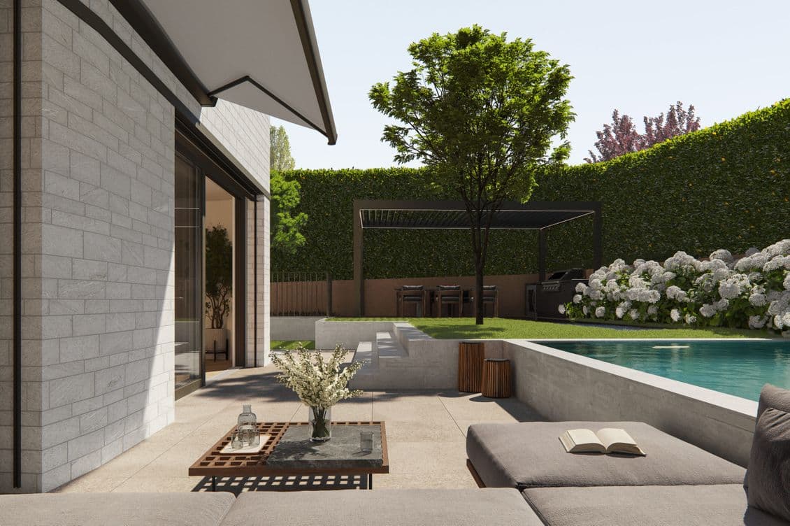 Moderne Terrasse mit Pool, Liegestühlen und einem Tisch mit Blumen. Im Hintergrund befindet sich ein schattiger Essbereich, umgeben von Grünpflanzen und Blumen.