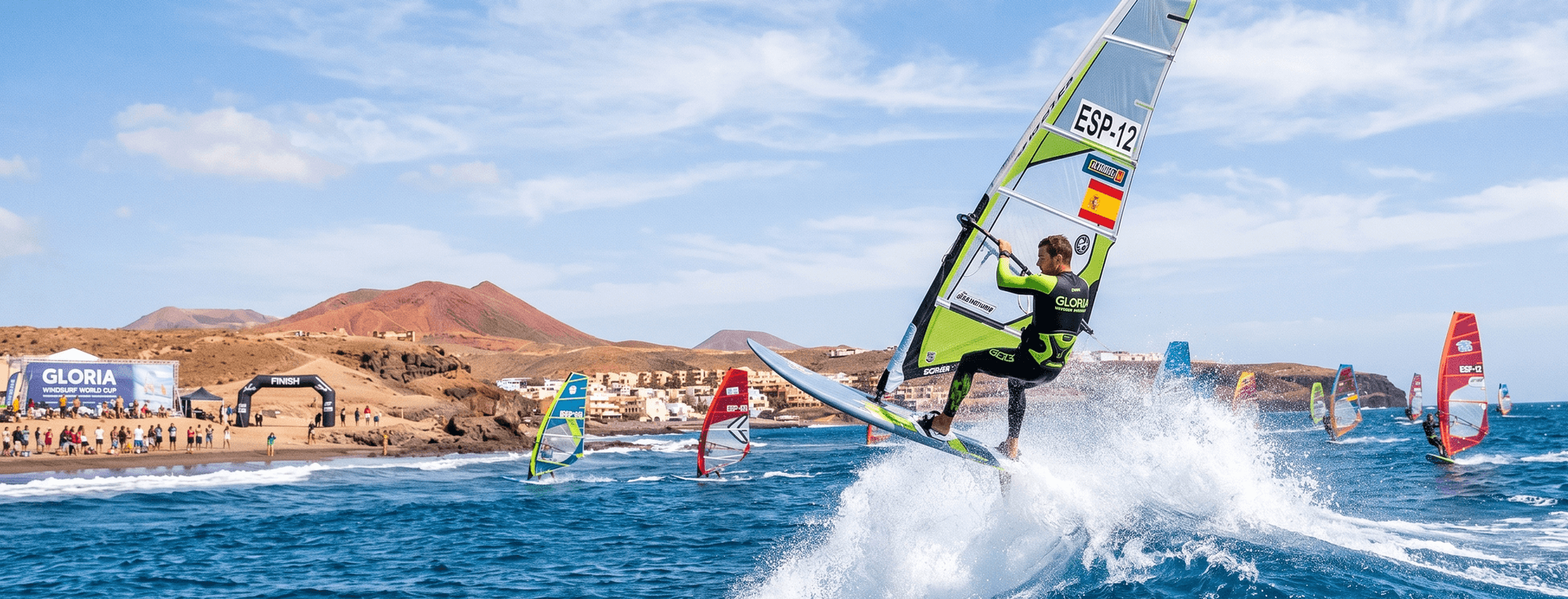 Deportista practicando deporte acuático en Gran Canaria