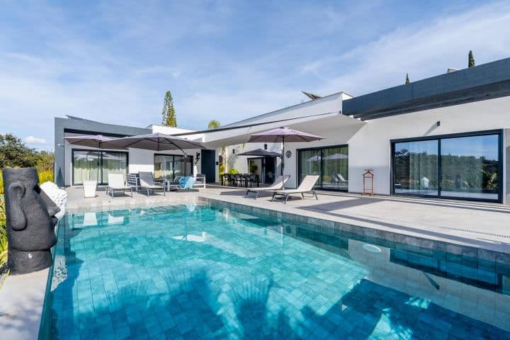 Propriedade de luxo com piscina e terraço no Algarve