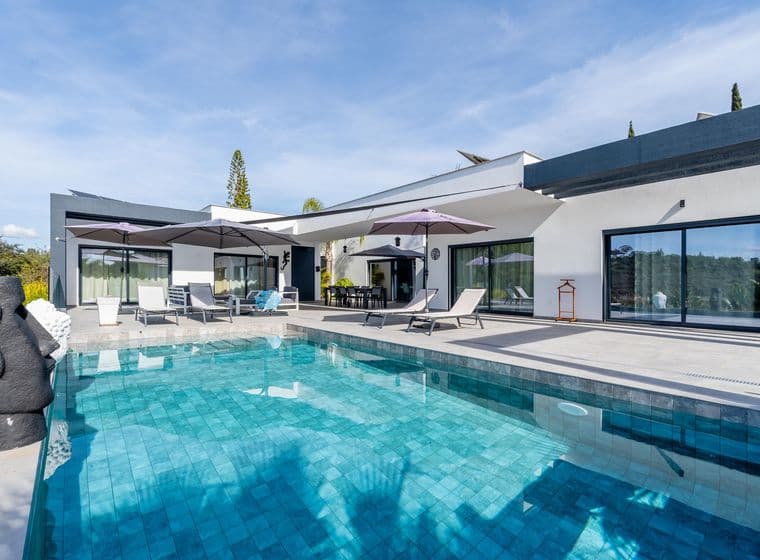 Propriedade de luxo com piscina e terraço no Algarve