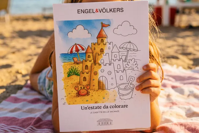 Attività per bambini in vacanza: l'album da colorare Engel & Völkers sulla spiaggia