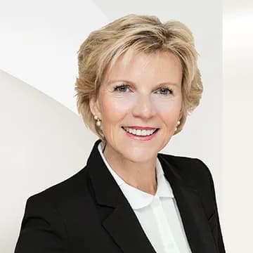 Kerstin Volkmer, Ansprechpartnerin für den Verkauf von Stadtvillen bei Engel & Völkers an der Alster in Hamburg