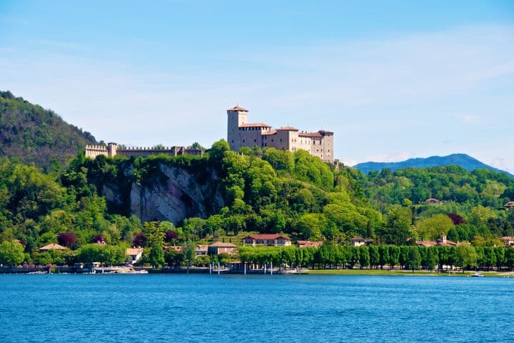 Arona e la parte bassa del Lago