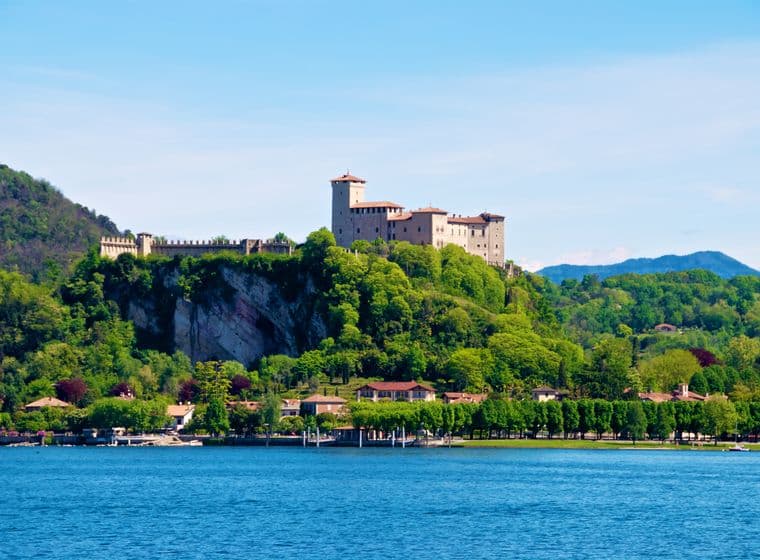 Arona e la parte bassa del Lago