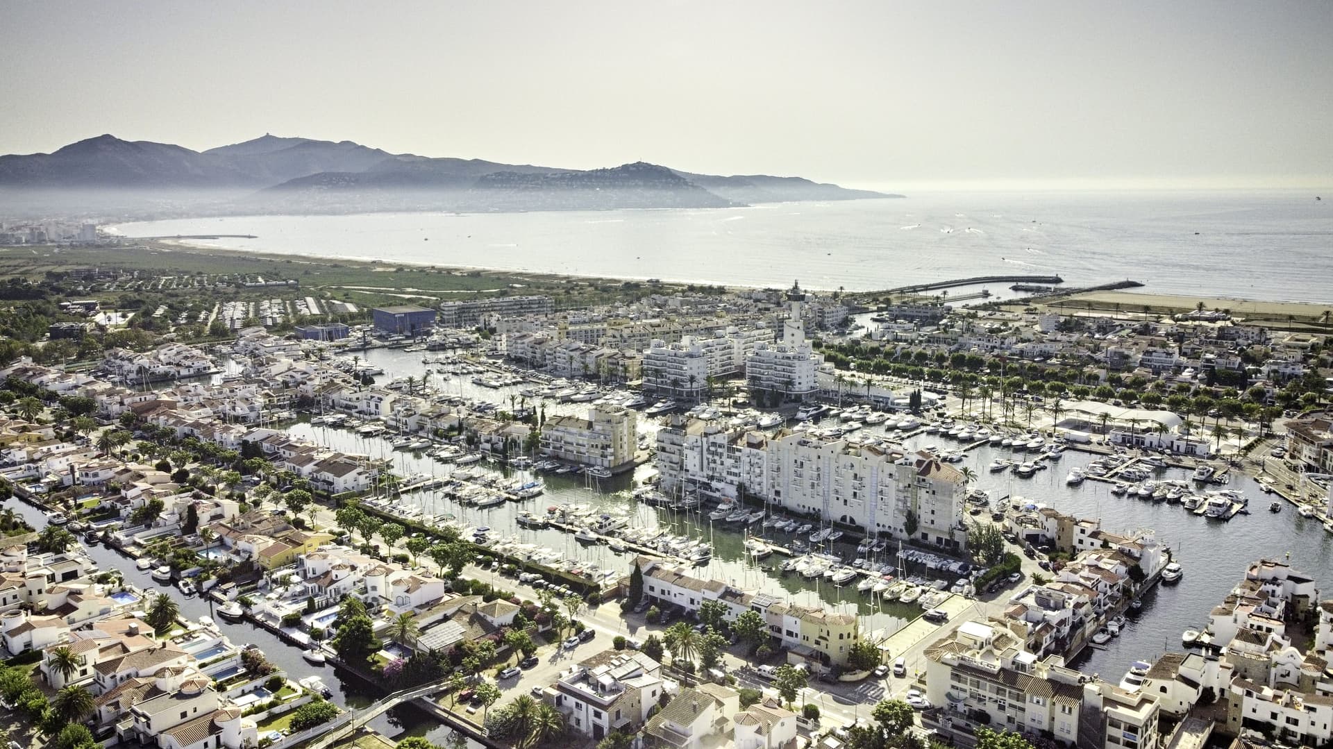 Vista de Empuriabrava desde el aire