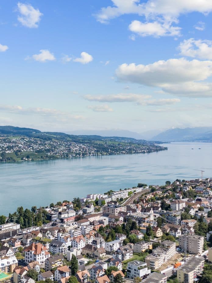 Engel & Völkers determines for you whether, for example, the living space of your house can be enlarged