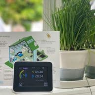 Un aparato midiendo el consumo de energía en una casa