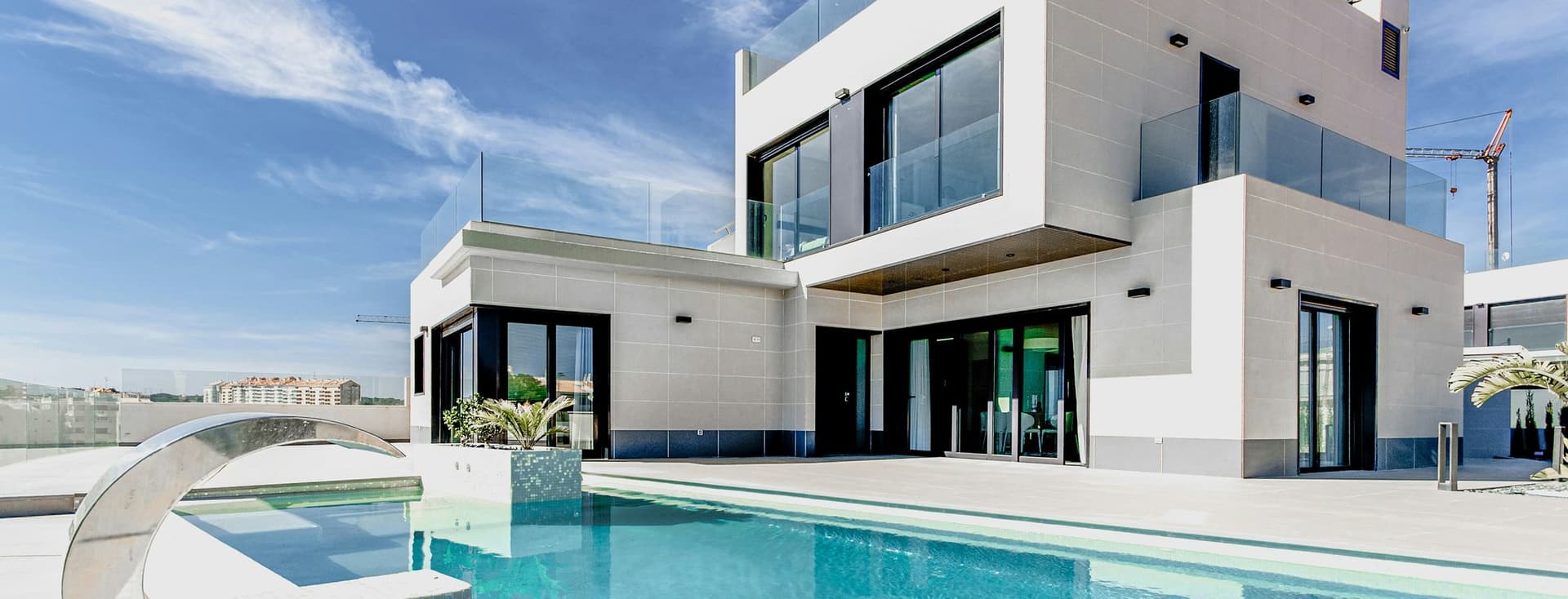 Una vivienda de lujo con piscina