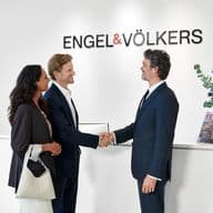 Agent and clients shaking hands