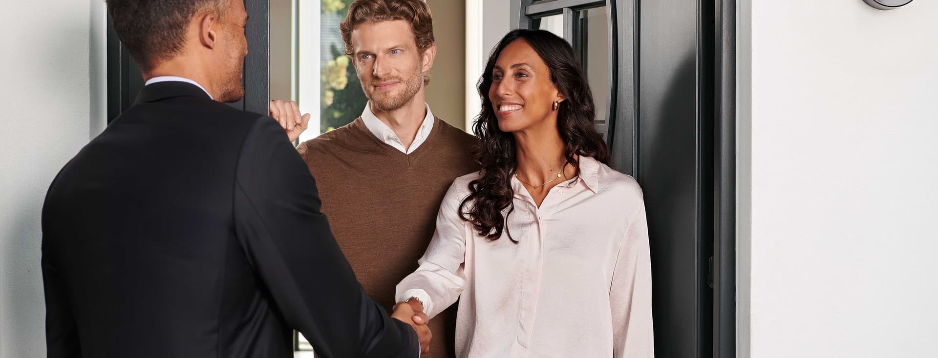 Customers welcome advisors at their front door