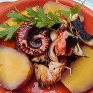 comida algarve polvo e batatas