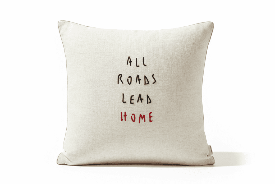 cuscino grezzo con scritta all roads lead home
