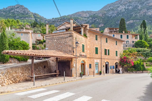 Shop Photo of Engel & Völkers Deià